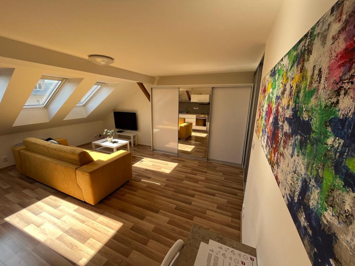 Skryjova Apartment *